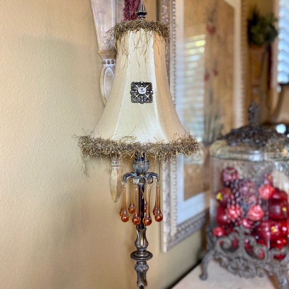 Magnetic Lampshade Enhancer Embellishment - Picture 1 of 10